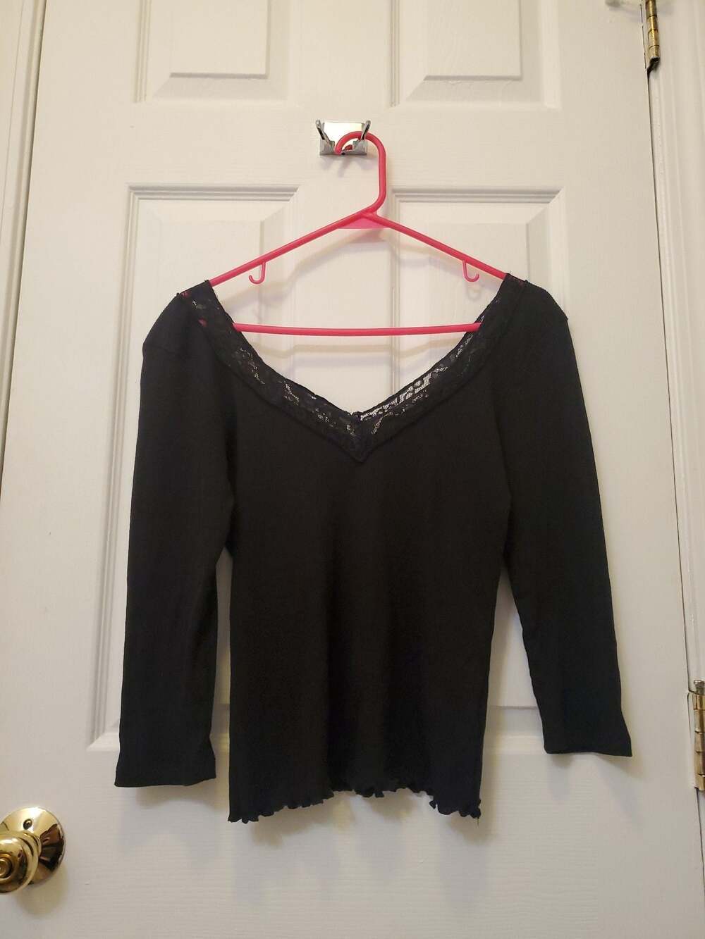 Y2K Black Ribbed Long Sleeve V-Neck Top with Lace Trim and Lettuce Edge Hem